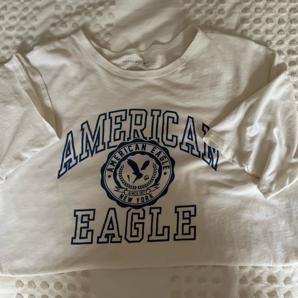 White and blue, American Eagle T-shirt!
